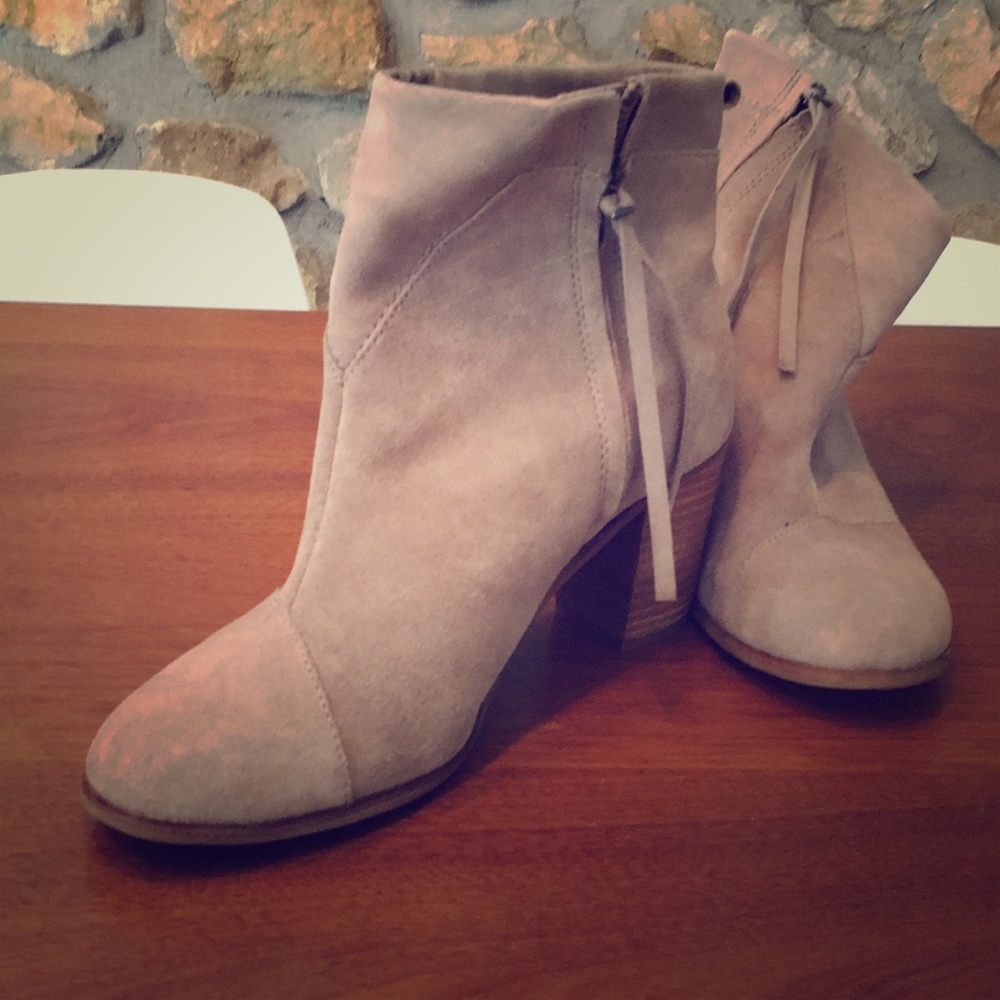 Toms suede ankle boots with tasle